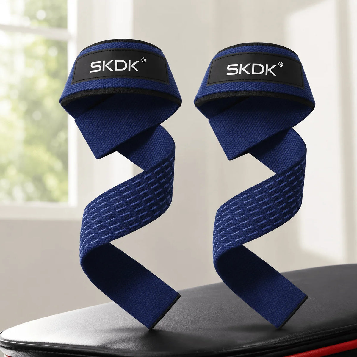 Lifting Straps Wrist Support Weightlifting Grips With 5MM Neoprene Padded Anti-Slip Silicone Heavy Duty Webbing Gym Accessories Deadlift Straps Fitness Equipment For Men Women Strength Training Bodybuilding Powerlifting Wrist