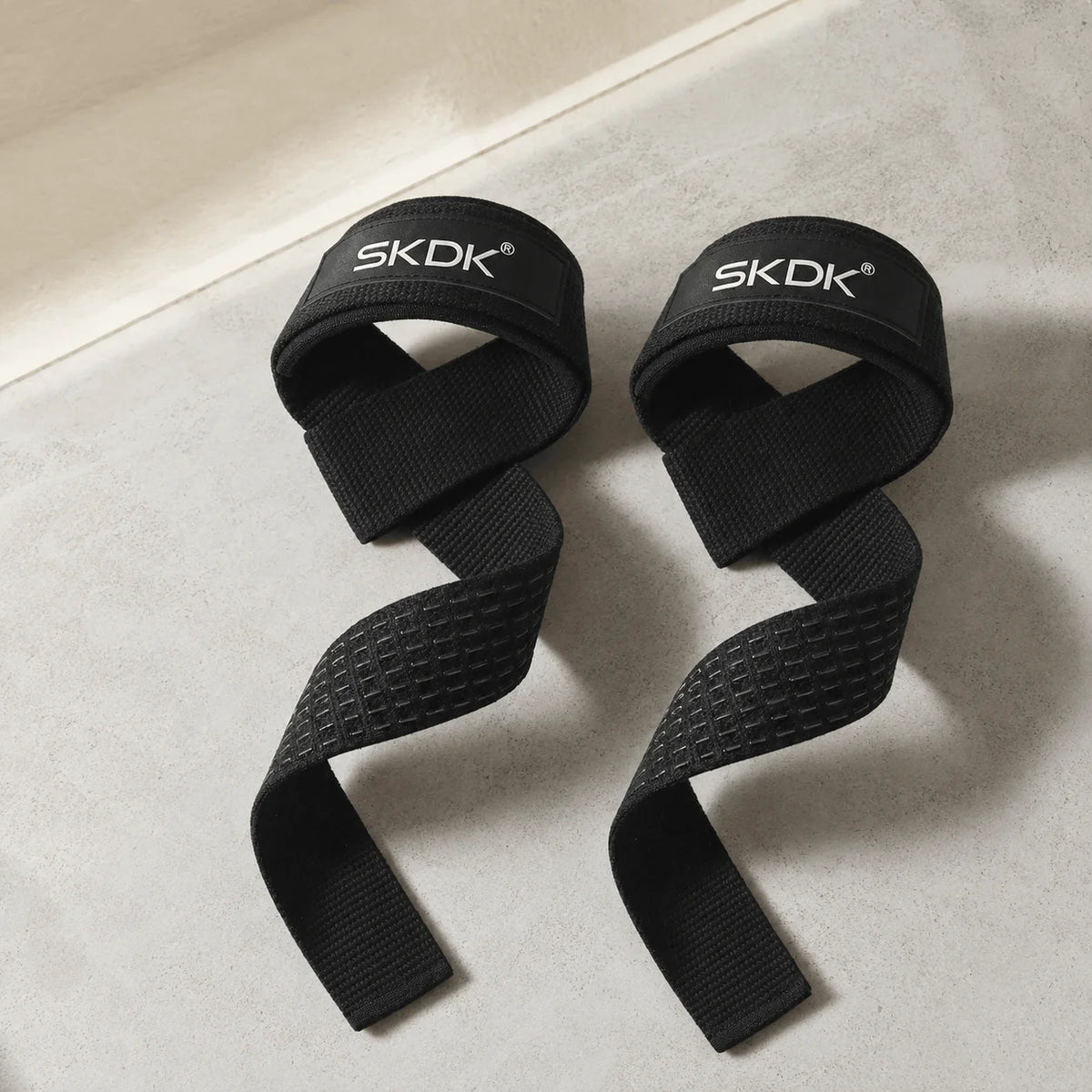 Lifting Straps Wrist Support Weightlifting Grips With 5MM Neoprene Padded Anti-Slip Silicone Heavy Duty Webbing Gym Accessories Deadlift Straps Fitness Equipment For Men Women Strength Training Bodybuilding Powerlifting Wrist